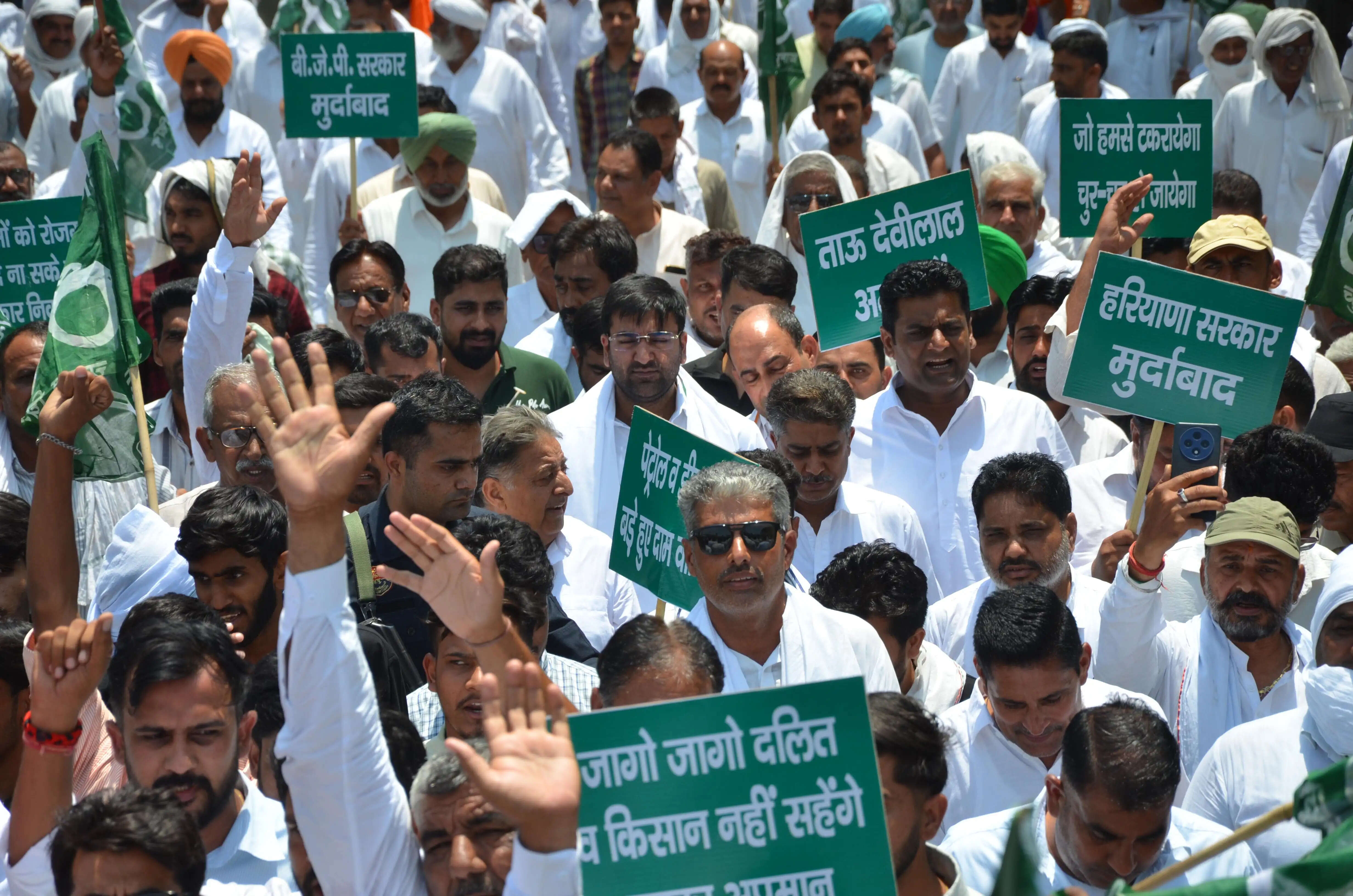 महंगाई के खिलाफ गरजी इनेलो, किया जोरदार प्रदर्शन