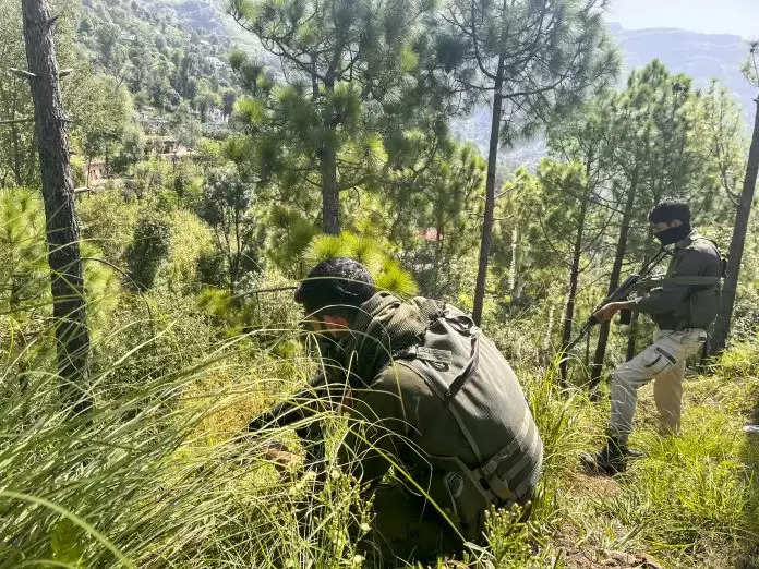  जम्मू-कश्मीर के सोपोर में सुरक्षाबलों और आतंकियों के बीच मुठभेड़ में एक जवान घायल 