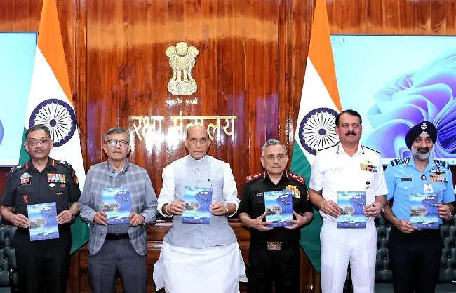 &nbsp;&nbsp;रक्षा मंत्री ने भारतीय सेना के लिए&nbsp;&lsquo;मिलिट्री विजन डॉक्यूमेंट'&nbsp;रोडमैप जारी किया