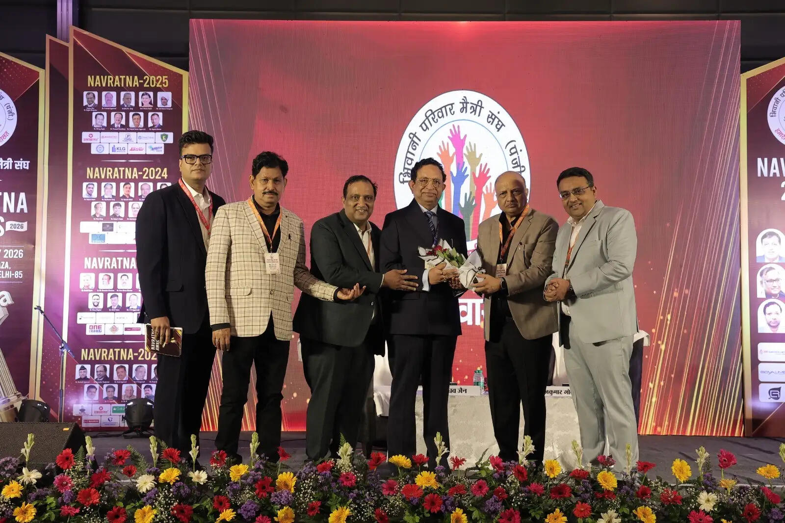 &nbsp;सभी ने युवा पीढ़ी को परिवार व संस्कार न भूलने की दी सीख