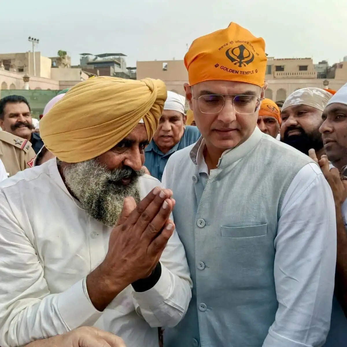&nbsp;&nbsp;परगट सिंह और सचिन पायलट ने श्री हरमंदिर साहिब में टेका माथा