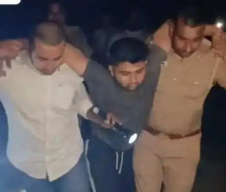 गैस एजेंसी लूट में शामिल बदमाश को पुलिस ने किया मुठभेड़ में गिरफ्तार