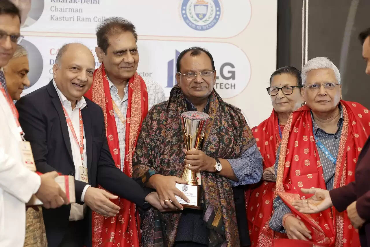 &nbsp; 'भिवानी नवरत्न अवार्ड' में दिग्गज हस्तियों ने शेयर किए सफलता के मंत्र