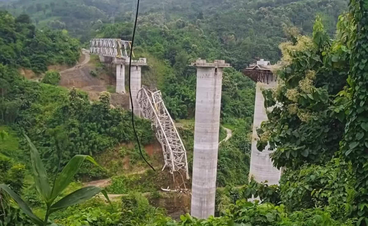 मिजोरम में रेलवे का निर्माणाधीन पुल ढहा, 14 की मौत