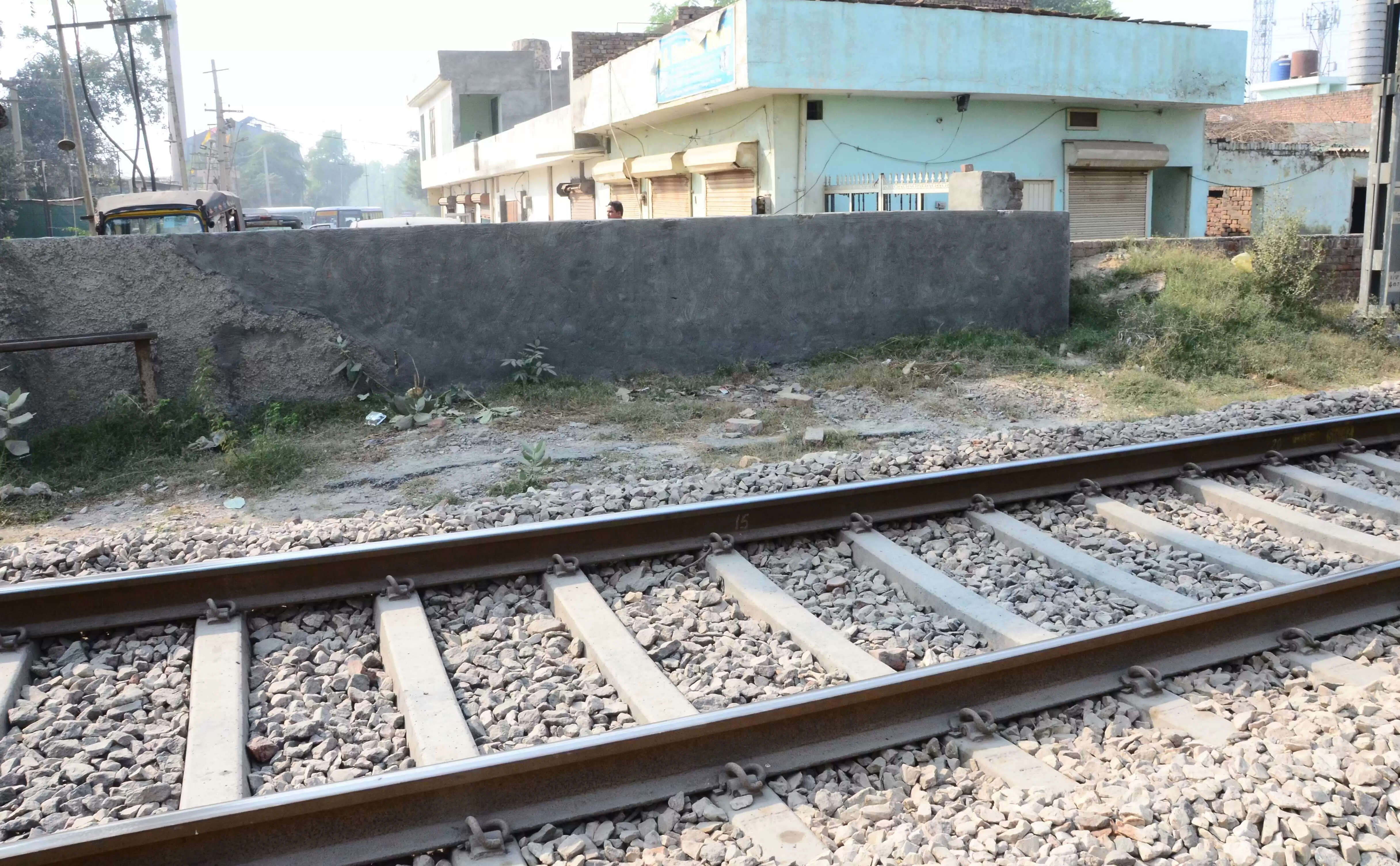 निर्माणाधीन रेलवे ओवरब्रिज