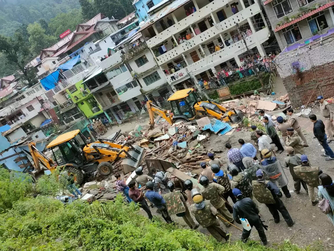 &nbsp;&nbsp;उत्तराखंड में शत्रु संपतियों पर धामी सरकार सख्त,फैज़ सहित अन्य 34 संपत्तियों को कब्जा मुक्त करने को अभियान शुरू