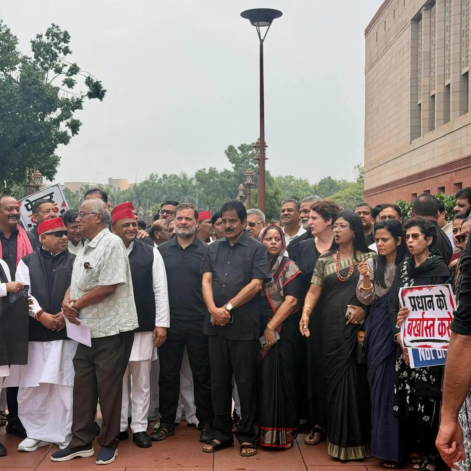 छात्रों की आवाज़ दबाने से लोकतंत्र मजबूत नहीं होगा, सरकार संसद से सड़क तक हर आवाज़ को कुचल रही है : कुमारी सैलजा