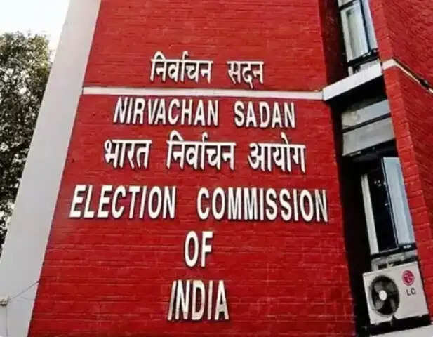 &nbsp;&nbsp;एसआईआर में नोटिस पाने वालों के घर दस्तावेज जुटाने जाएंगे बीएलओ, सुनवाई के लिए कार्यालय बुलाने की जरूरत नहीं