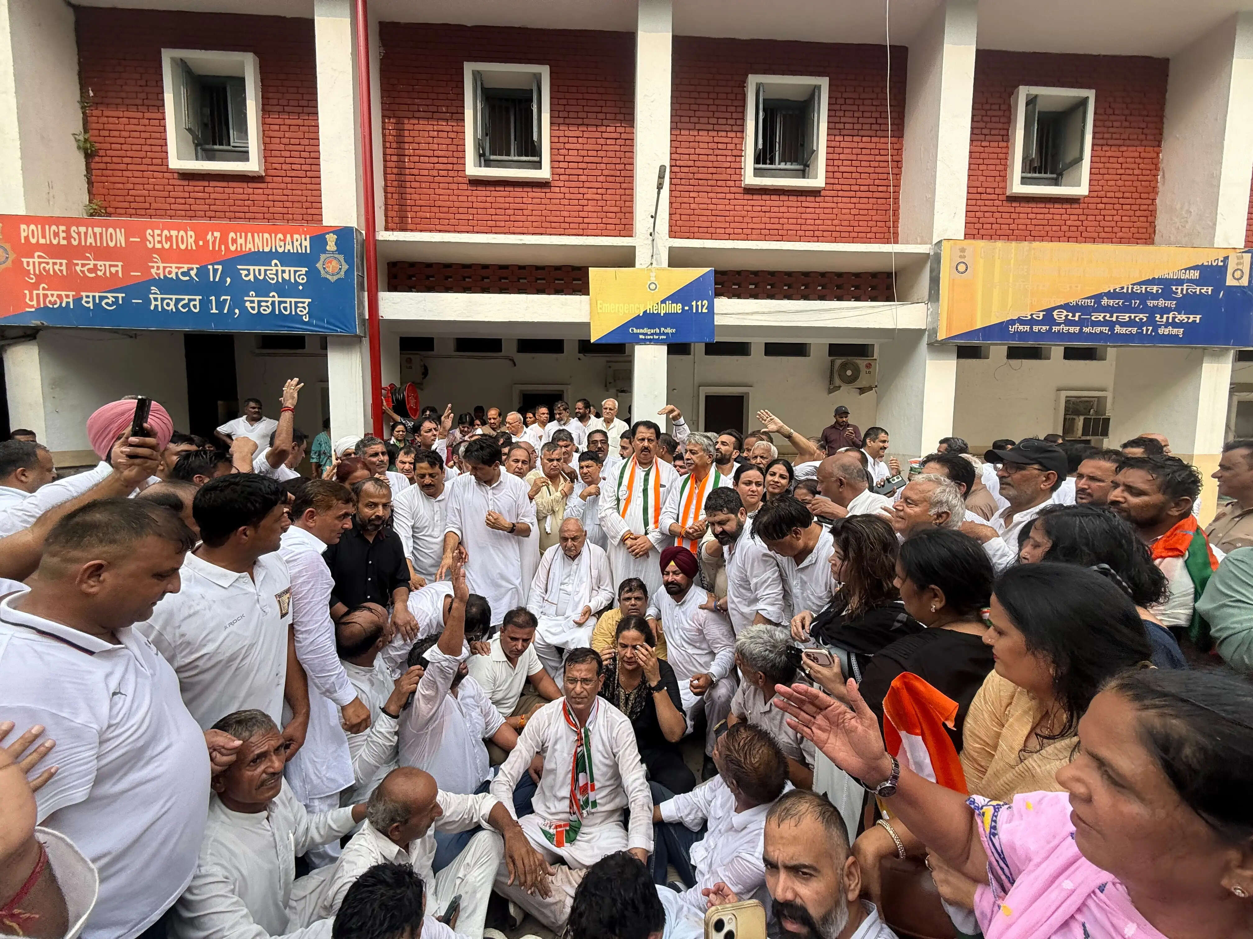 ज्ञानेश कुमार को पद से हटाने और गिरफ्तारी की मांग को लेकर हरियाणा कांग्रेस का जोरदार प्रदर्शन