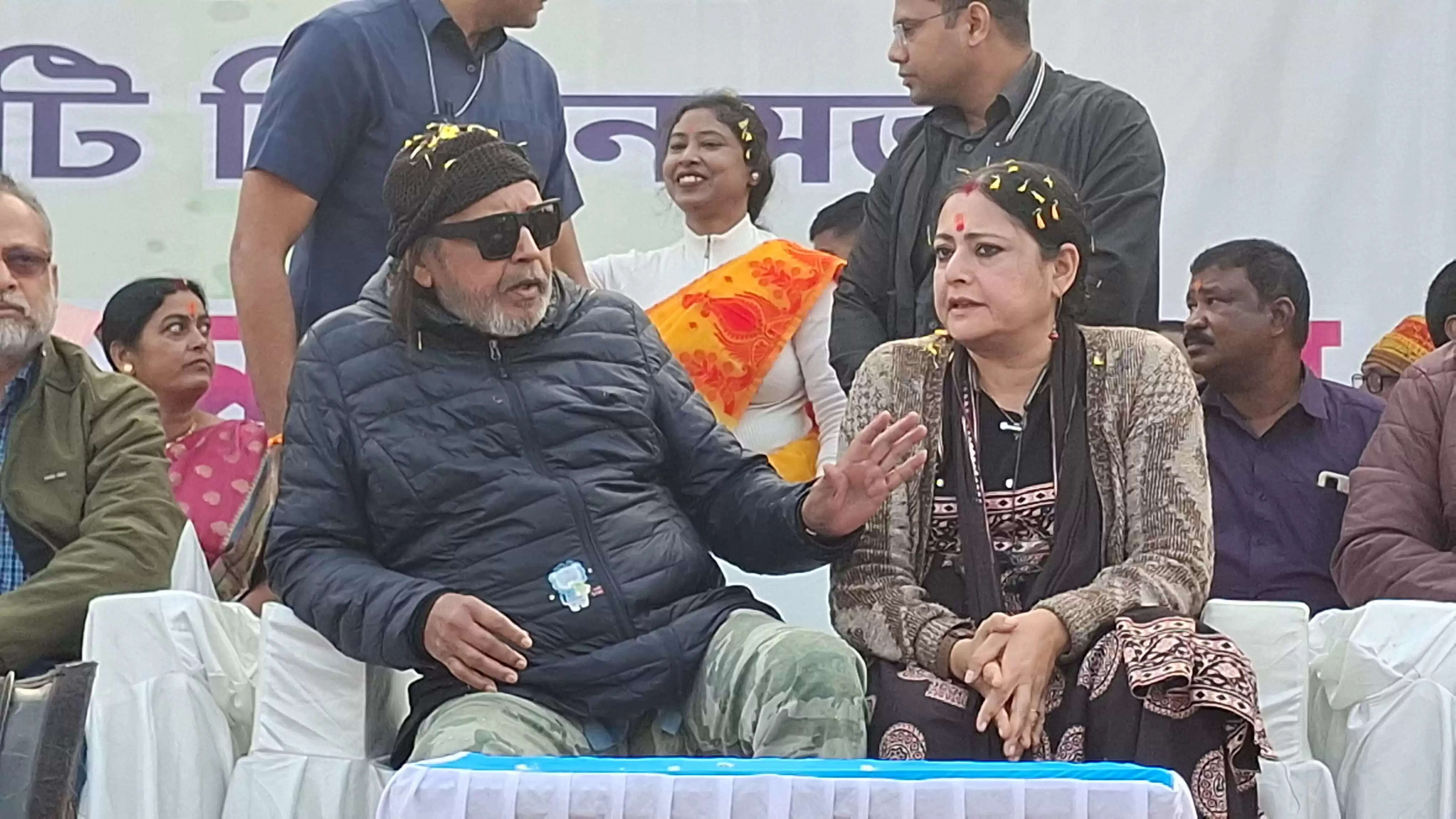 &nbsp;&nbsp;बंगाल में भाजपा के नेतृत्व में एक मजबूत सरकार बनानी होगी : मिथुन चक्रवर्ती