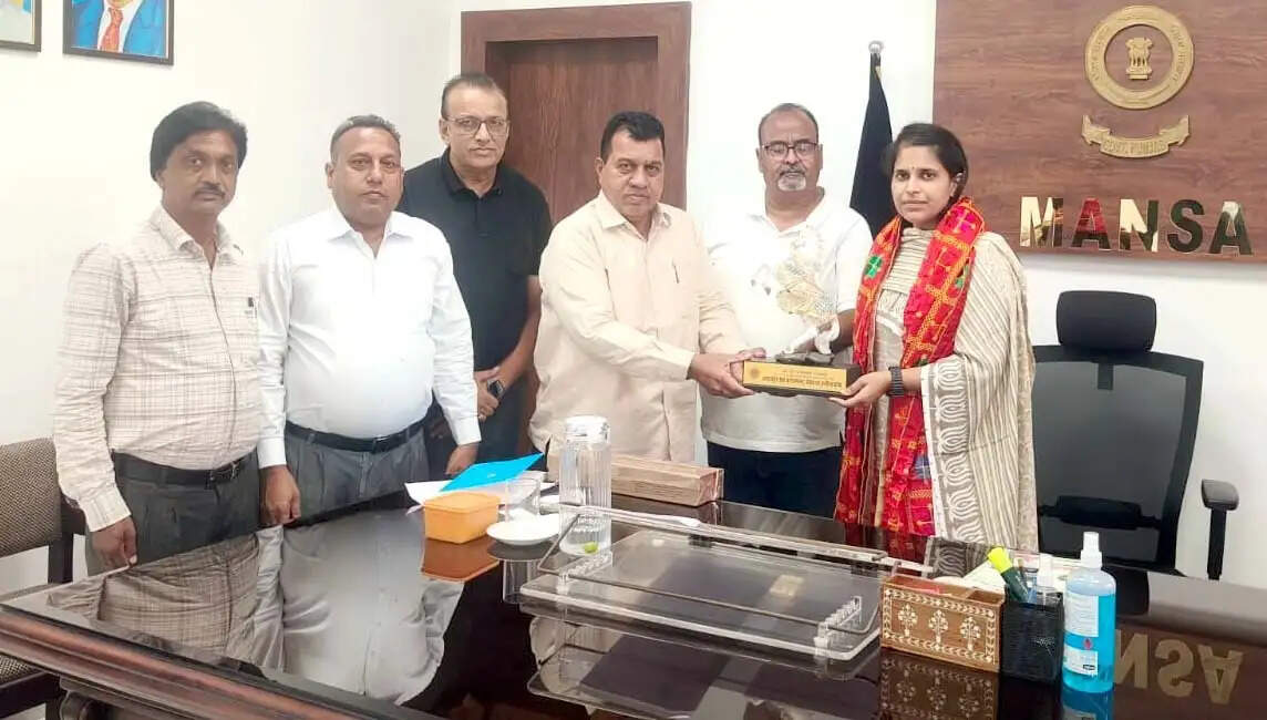 &nbsp;मानसा की अतिरिक्त उपायुक्त कृतिका गोयल को 'ओपी जिंदल अवार्ड' से सम्मानित किया