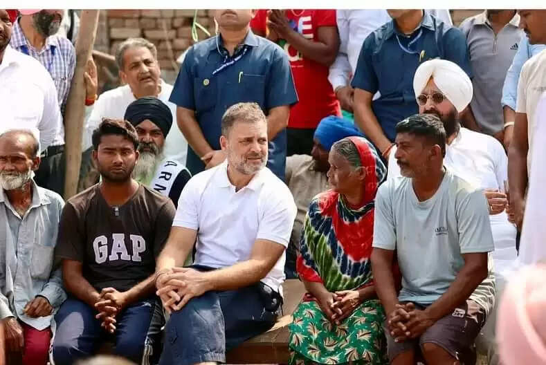 &nbsp;राहुल गांधी ने पंजाब में बाढ़ क्षेत्रों का किया दौरा, प्रभावित किसानों से की मुलाकात