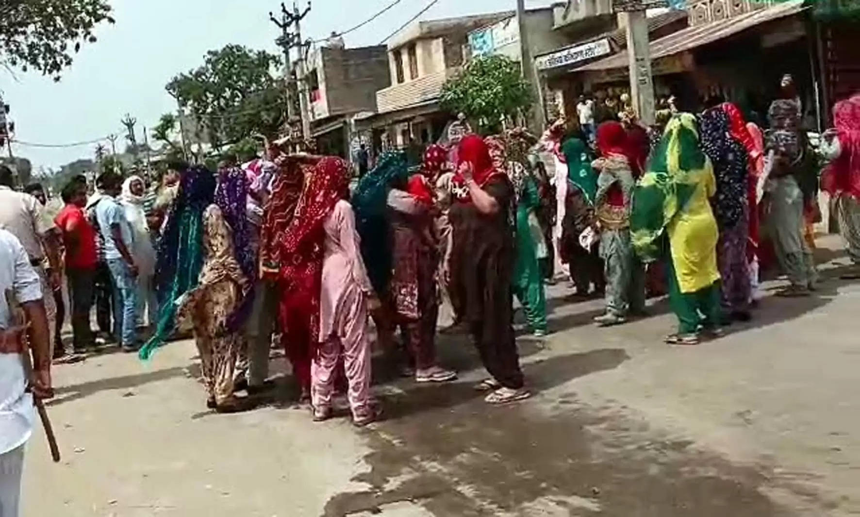   बिठमड़ा में पेयजल संकट गहराया, महिलाओं ने किया हिसार-टोहाना रोड जाम