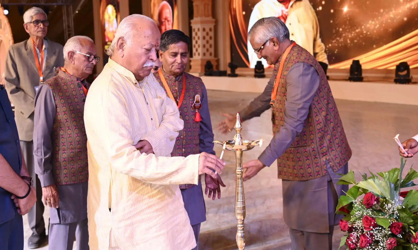 &nbsp;&nbsp;भारत की सांस्कृतिक एकात्मता, सामाजिक समरसता में दादागुरु परंपरा का अतुलनीय योगदान: भागवत