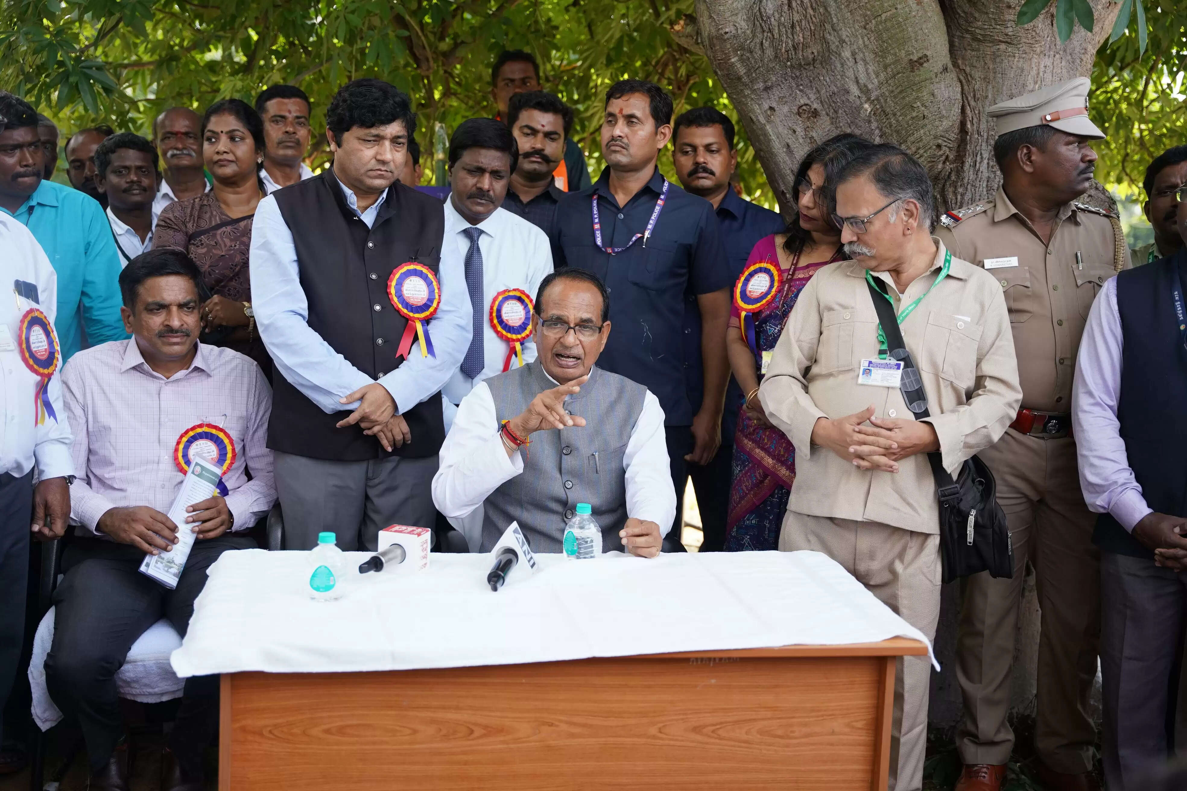  नारियल फसलों में कीट व रोग की समस्याओं के समाधान के लिए उठाए जाएंगे ठोस कदम - शिवराज सिंह