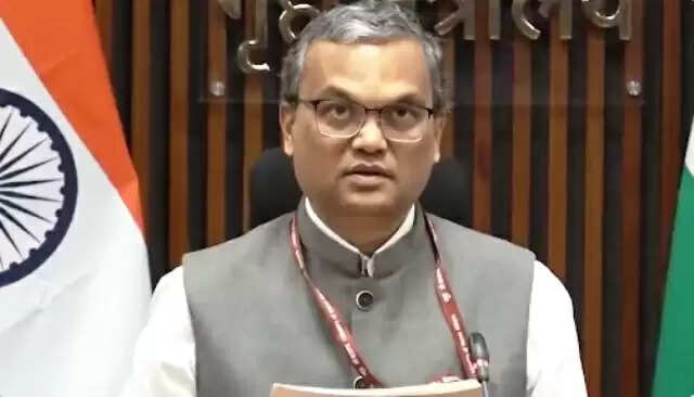 &nbsp;&nbsp; नौगाम पुलिस स्टेशन में दुर्घटनावश विस्फोट, 9 की मौत, 32 घायल; कारणों की जांच जारी : गृह मंत्रालय