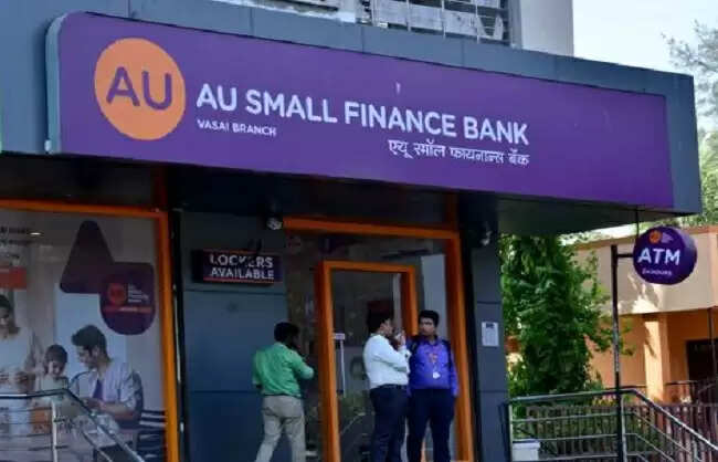 &nbsp;आरबीआई ने एयू स्मॉल फाइनेंस बैंक को यूनिवर्सल बैंक में बदलने को 'सैद्धांतिक' मंजूरी दी​​​​​​​