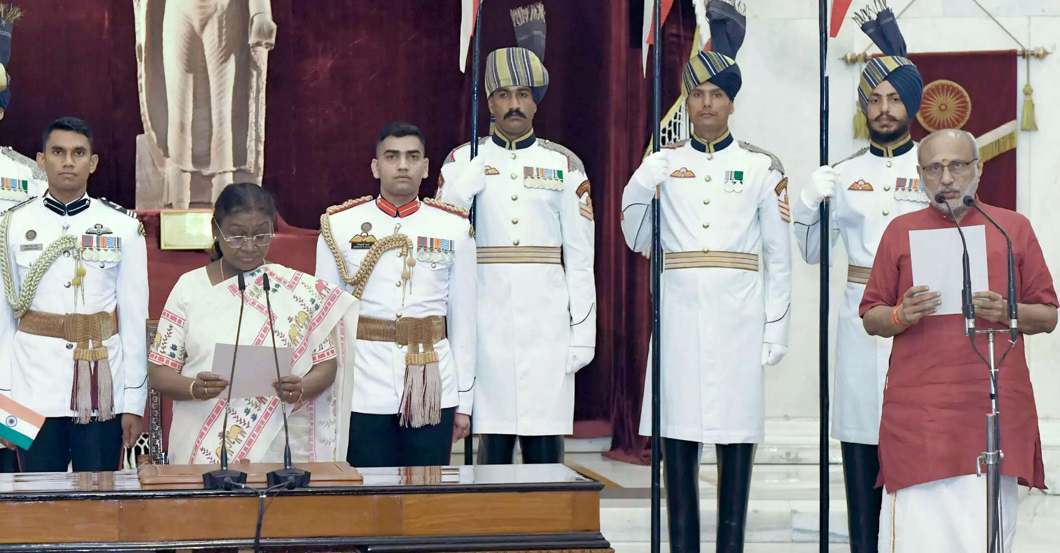 &nbsp;&nbsp;सीपी राधाकृष्णन ने उपराष्ट्रपति और राज्यसभा के सभापति के रूप में शपथ ली