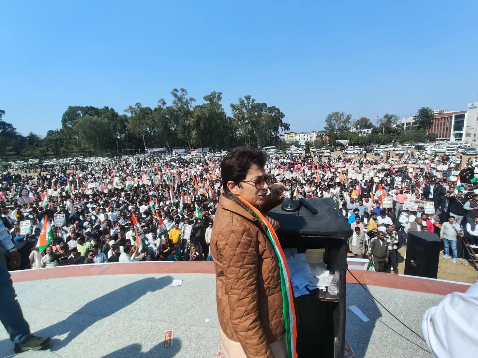 बड़ी संख्या में कांग्रेस