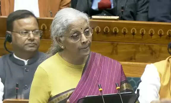 &nbsp;&nbsp;शराब‑बीड़ी सस्ती, विदेशियों को कर छूट, छोटे करदाताओं के लिए कर प्रक्रिया आसान