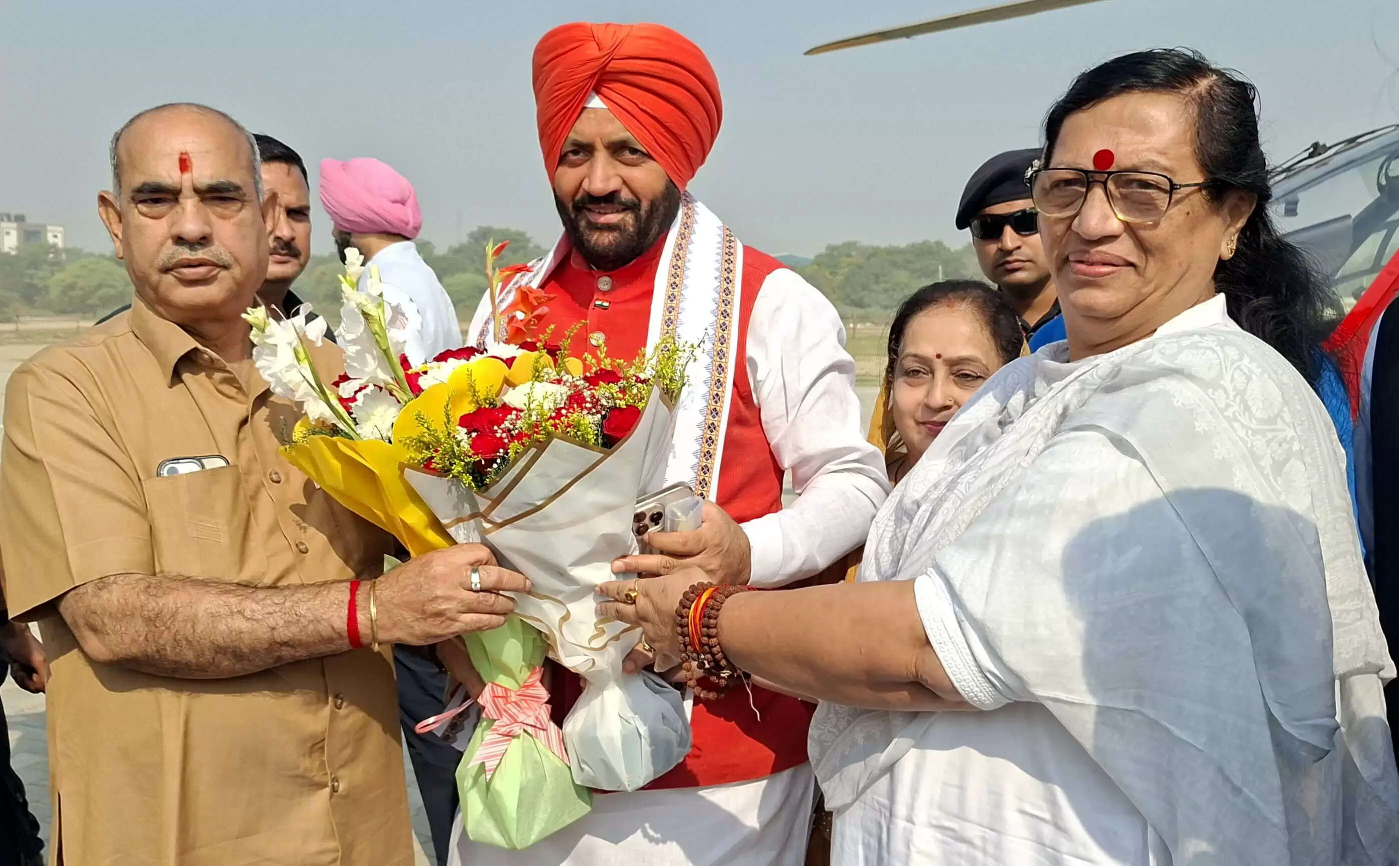  फरीदाबाद में मुख्यमंत्री नायब सैनी ने 'चरण सुहावे गुरु चरण यात्रा' का स्वागत किया​​​​​​​