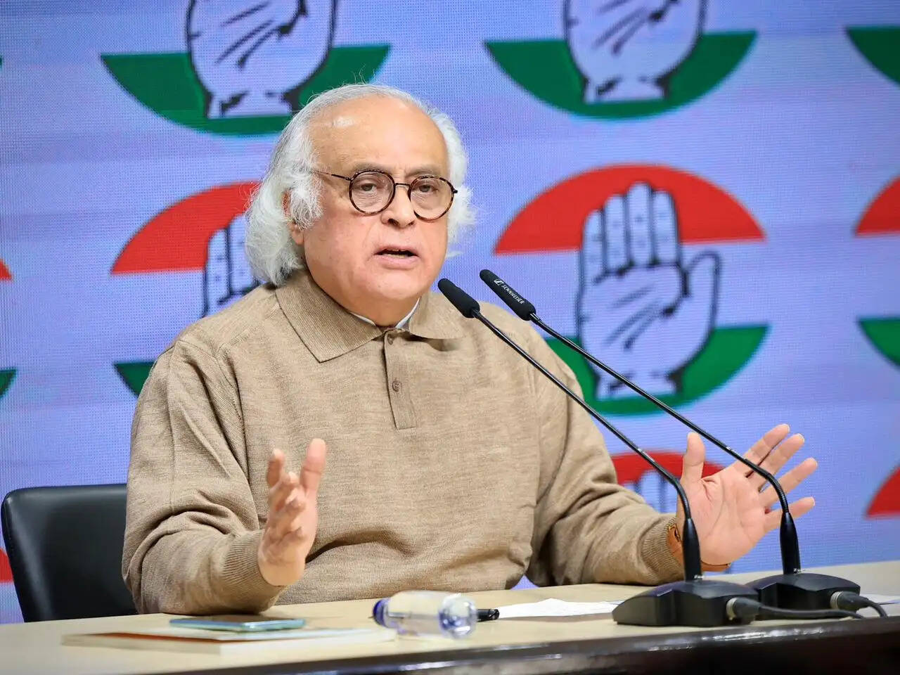 कांग्रेस ने सरकार पर लगाया ग्रामीण मजदूरी के आकड़ों में छेड़छाड़ का आरोप