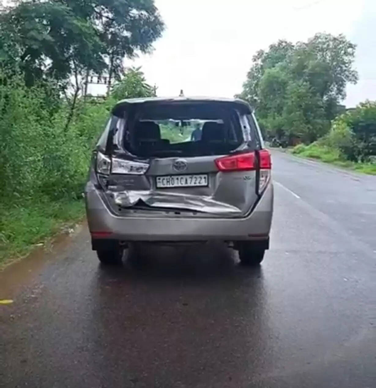 &nbsp;&nbsp;विधायक की गाड़ी को पंजाब रोडवेज बस ने मारी टक्कर