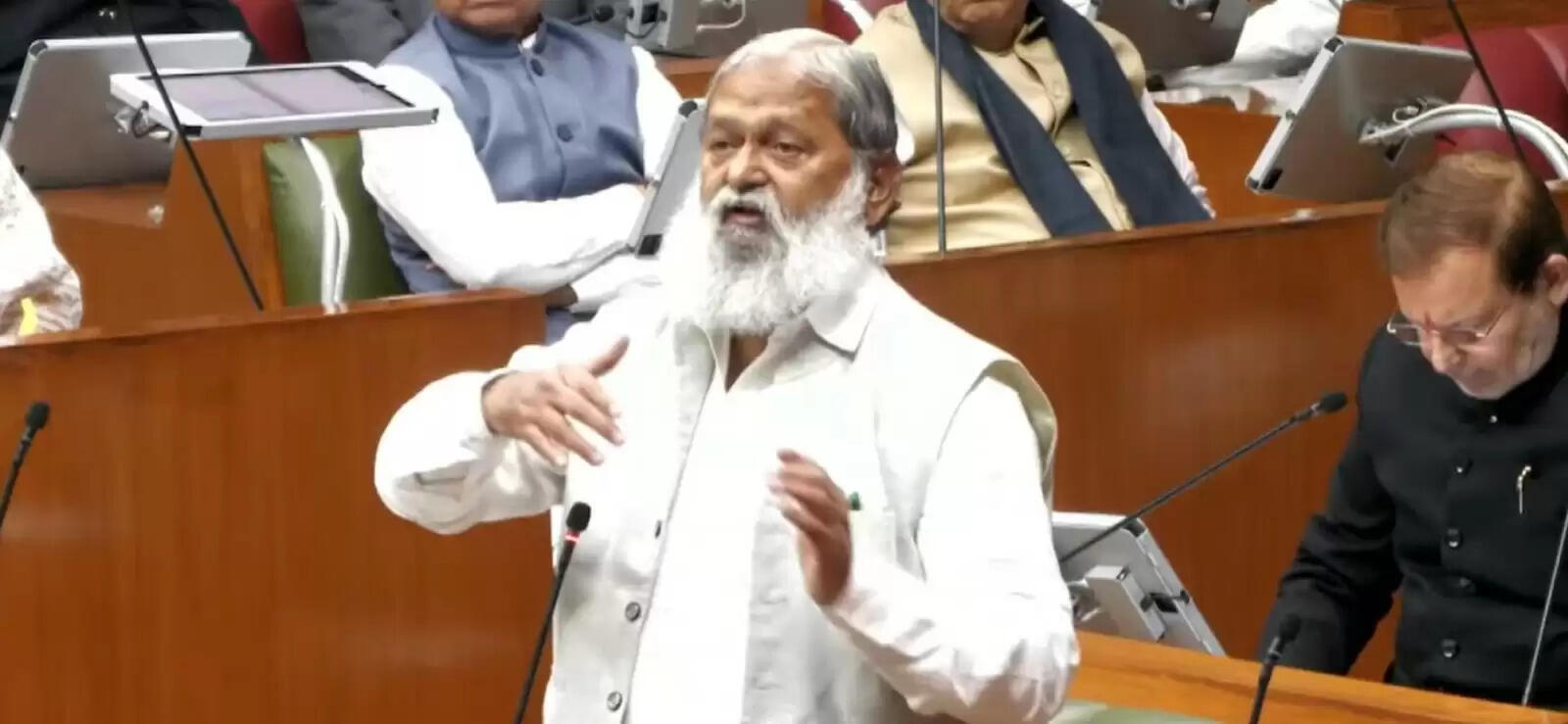 &nbsp;&nbsp;हरियाणा में ई-बसों के लिए डिपो तैयार, नई बसें आएंगी, चार्जिंग नेटवर्क पर जोर