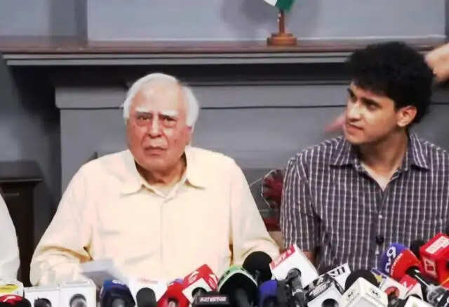 &nbsp;प्रदर्शनकारियों के खिलाफ दर्ज मामलों की कानूनी लड़ाई लड़ेगी सीजेपी, कपिल सिब्बल ने एक करोड़ रुपये देने की घोषणा की