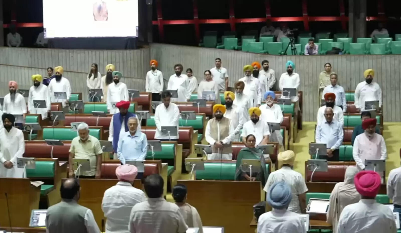 &nbsp;&nbsp;पंजाबः बाढ़ में जान गंवाने वाले 59 लोगों को विधानसभा में दी गई श्रद्धांजलि