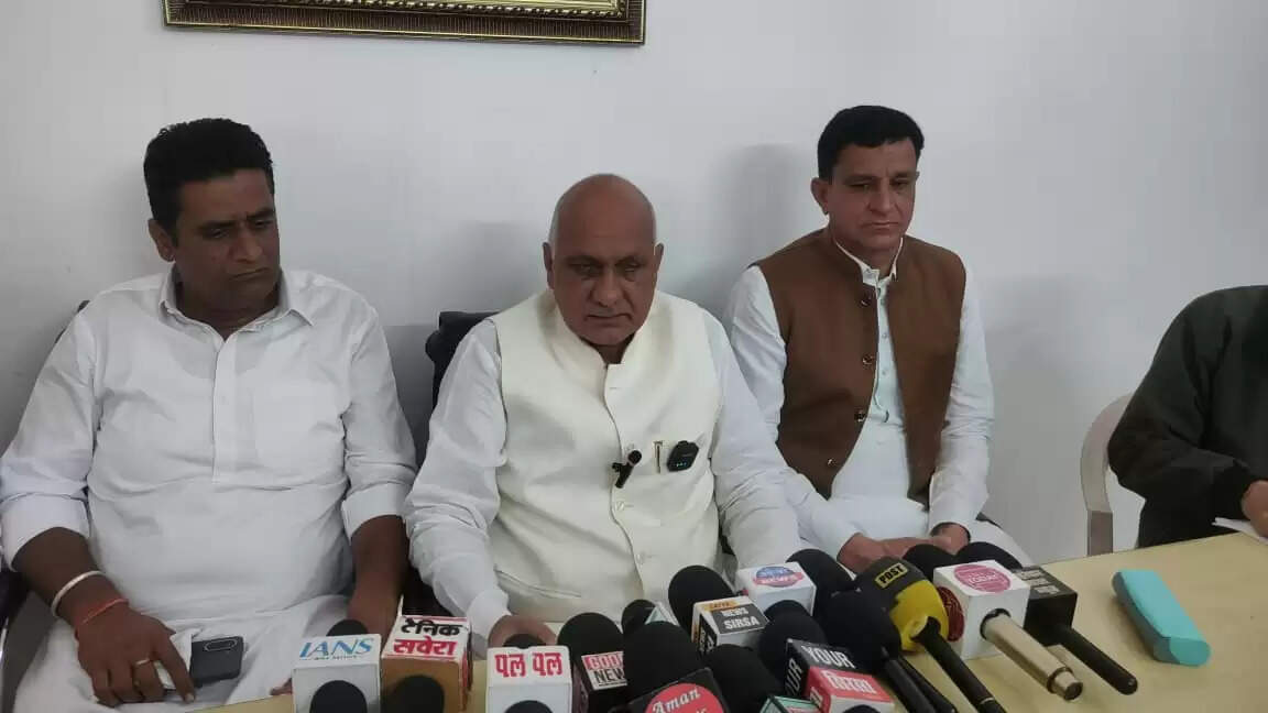 &nbsp;&nbsp; टे्रक्टर पर पंजीकरण फीस बढ़ाने पर इनेलो भडक़ी