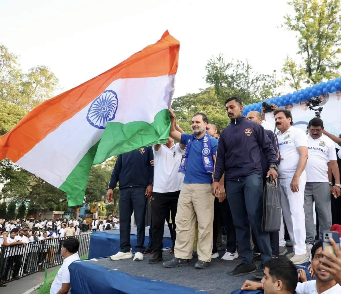 &nbsp;&nbsp;रन फॉर आंबेडकर, रन फॉर संविधान&rsquo; मैराथन को राहुल गांधी ने दिखाई हरी झंडी, बोले- संविधान बचाना कांग्रेस का लक्ष्य