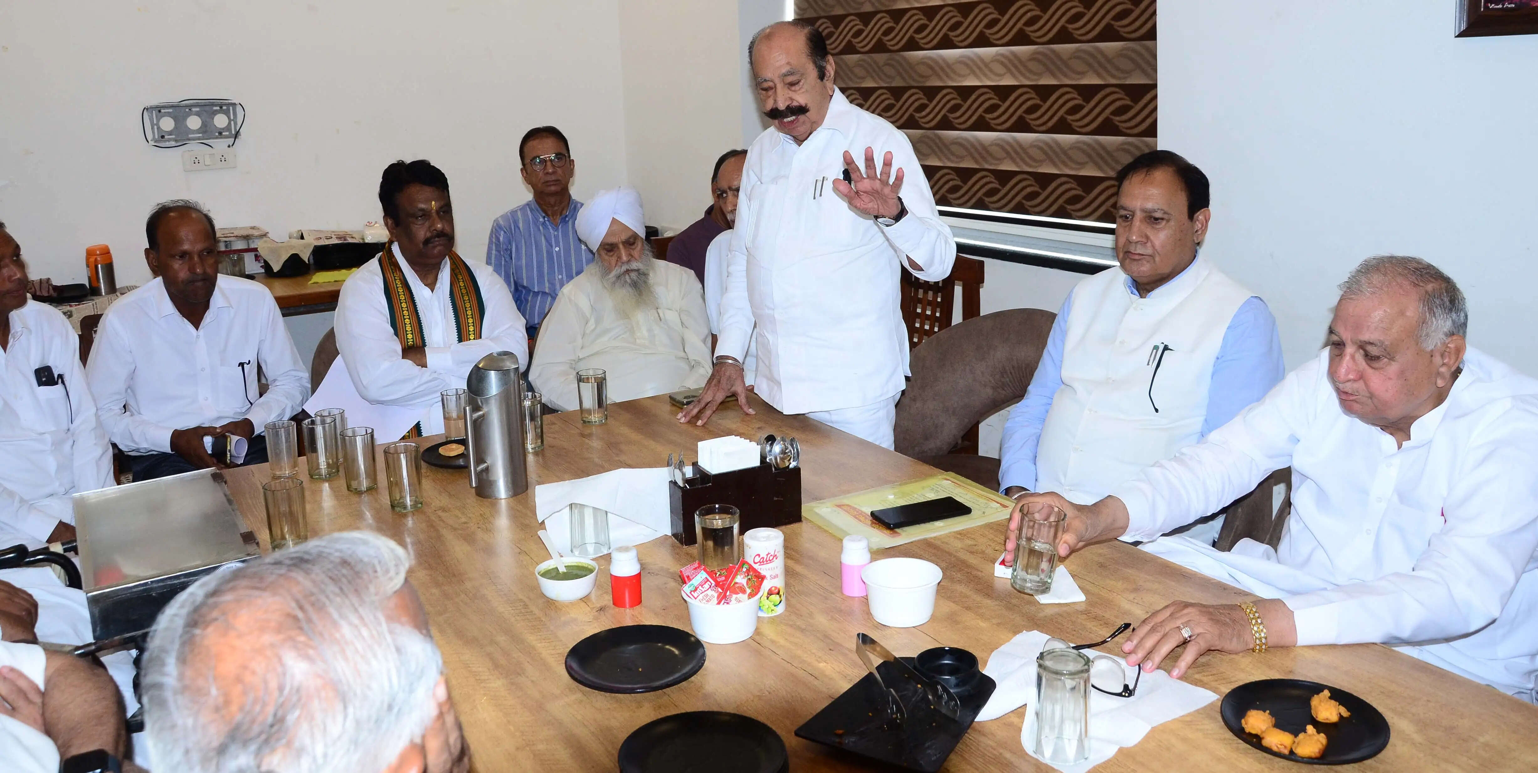 नागरिक परिषद की पहल पर एक मंच पर आए राजनीतिक दल