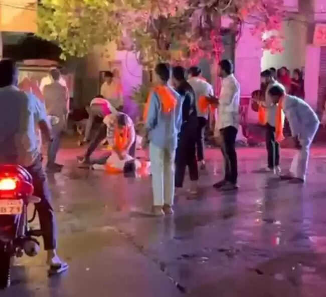 &nbsp;गों की मौ&nbsp;हैदराबाद में कृष्ण जन्माष्टमी के जुलूस के दौरान हाईटेंशन तार की चपेट में आने से पांच लोत