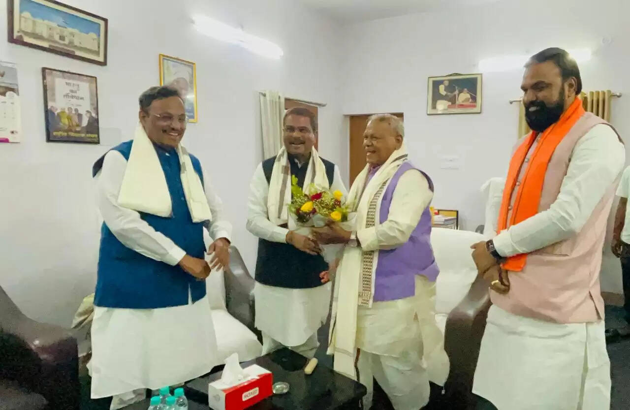  बिहार भाजपा चुनाव प्रभारी धर्मेंद्र प्रधान ने राजग के तीन घटक दलों के नेताओं से की मुलाकात​​​​​​​