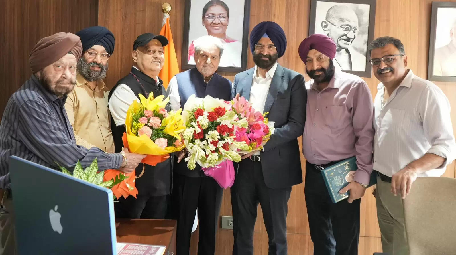  नई दिल्ली से पत्रकार ऊषा माहना की कलम से ।