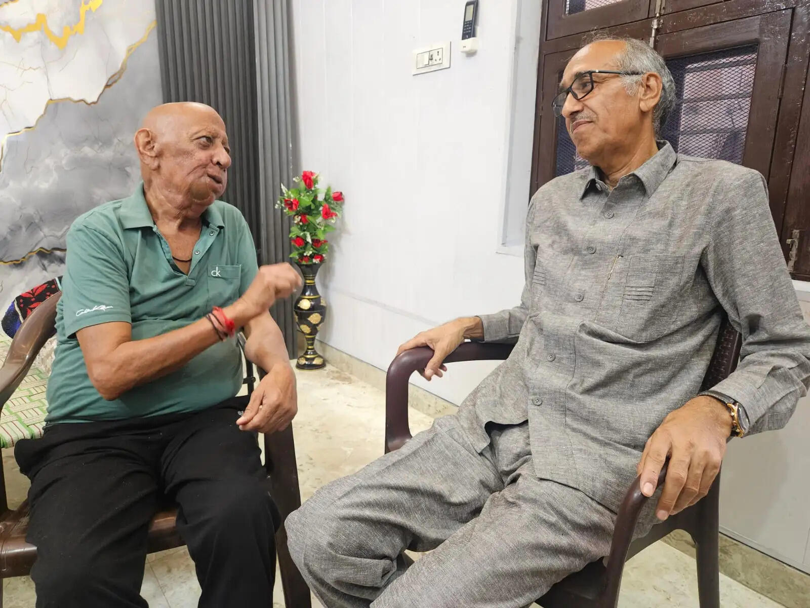 वरिष्ठ पत्रकार सोम नाथ शर्मा के स्वास्थ्य का हाल जानने उनके आवास पर पहुंचे संजय राठी