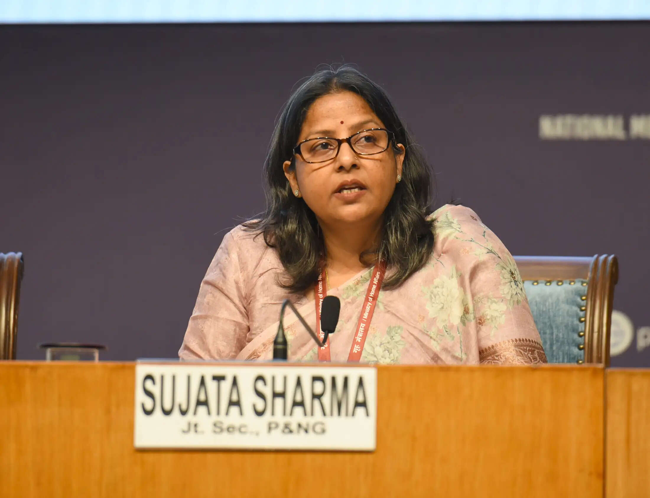 दैनिक मांग 20 लाख बढ़ी, सरकार ने कहा पैनिक बुकिंग न करें 