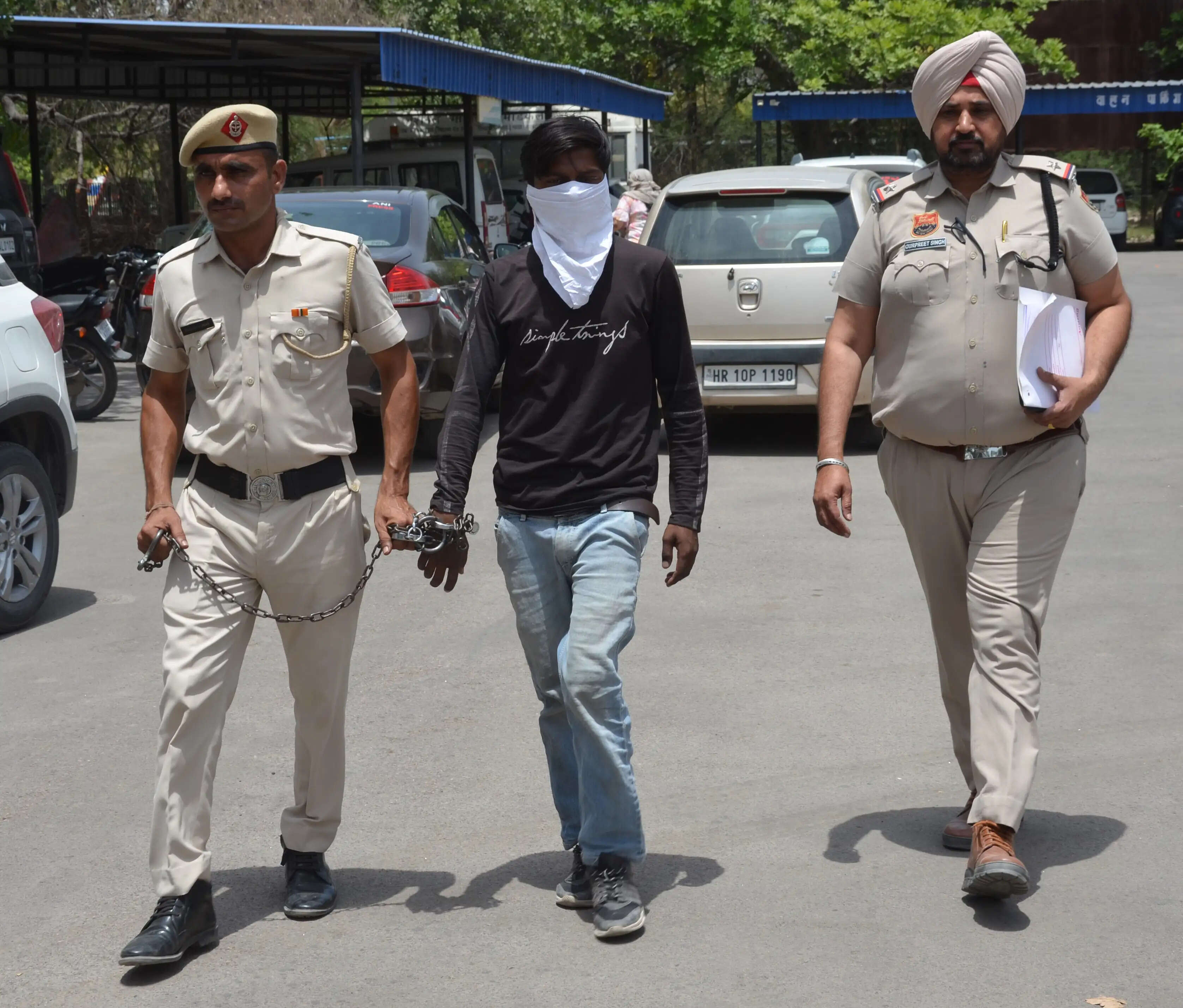 &nbsp;नाबालिग का अपहरण कर 70 लाख की फिरौती मांगने वाला युवक चंद घंटों में काबू,तीन अन्य की पहचान ।