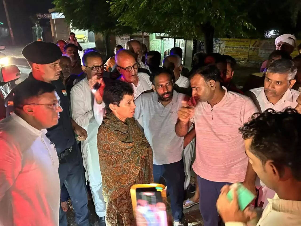 &nbsp;&nbsp;कागजों का पेट भरने से न तो बाढ़ रुकेगी, न रुकी है और न ही जान माल का नुकसान रुकेगा: कुमारी सैलजा​​​​​​​