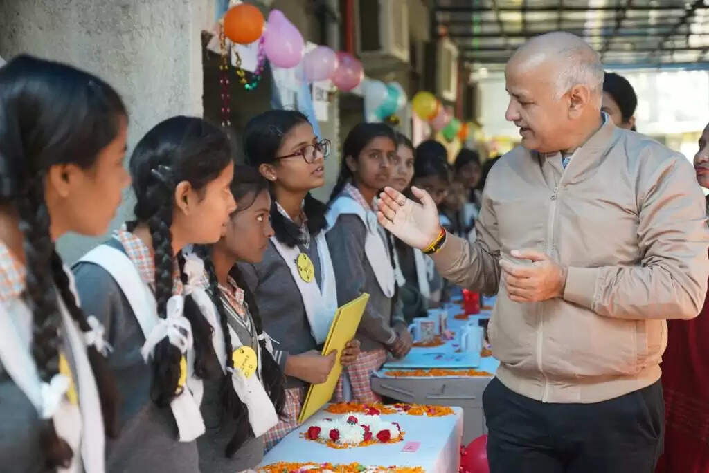 बच्चे स्मार्ट एंत्रप्रेन्योर के साथ जिम्मेदार नागरिक भी बन रहे है- उपमुख्यमंत्री