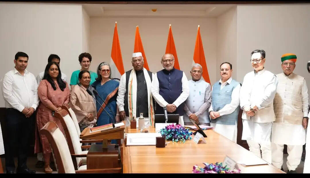 &nbsp;&nbsp;कर्नाटक से पुनर्निर्वाचित मल्लिकार्जुन खरगे ने राज्यसभा सदस्य के रूप में ली शपथ