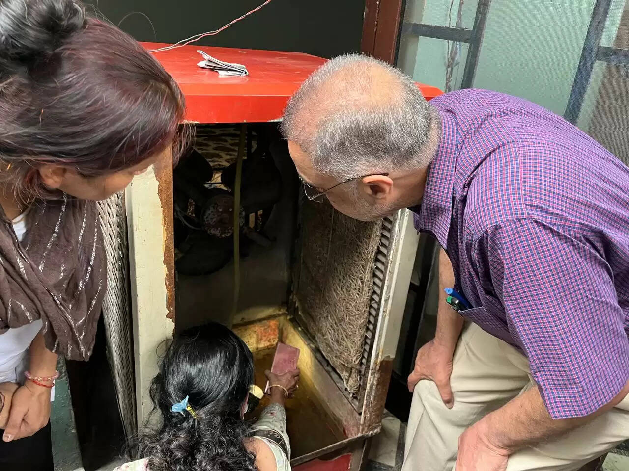 &nbsp;स्वास्थ्य मंत्री ने न्यू कैलाश नगर में निरीक्षण के दौरान डेंगू के लार्वा पाए