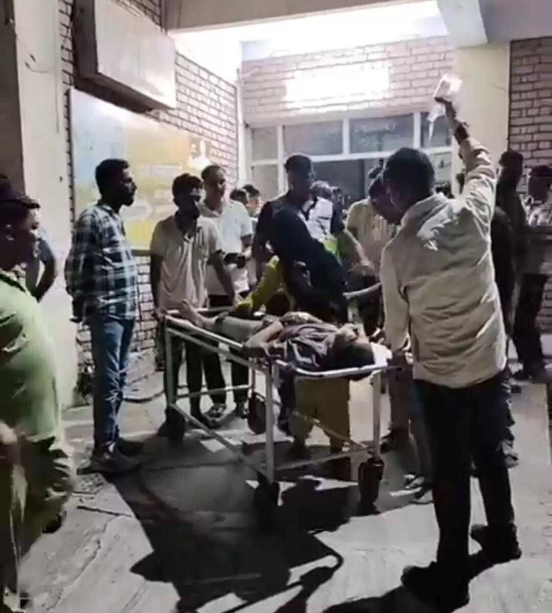 &nbsp;&nbsp;जींद में घर में साे रही दाे बहनों को मारी गोली,पीजीआई रेफर​​​​​​​