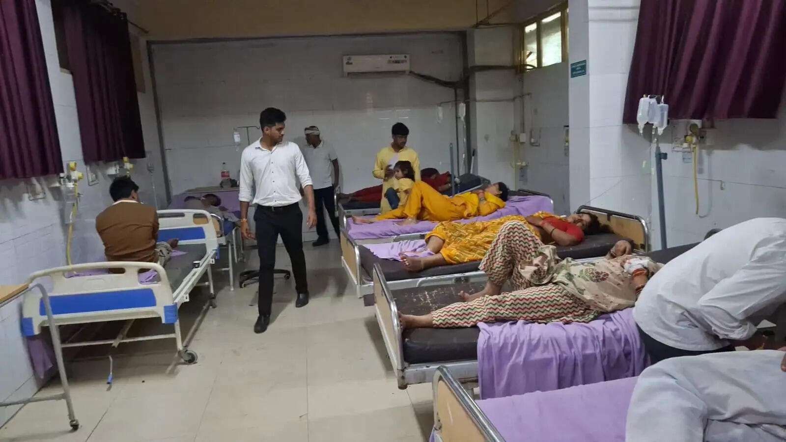 &nbsp;&nbsp;गोगामेड़ी से लौट रहे यूपी के श्रद्धालुओं का वाहन पलवल में पलटा, छह की मौत, 17 घायल