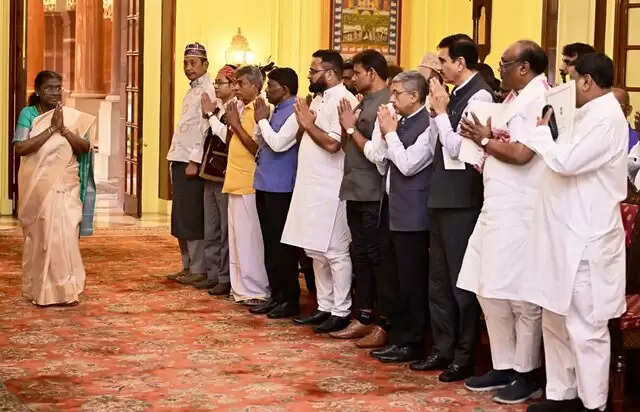 'आदि कर्मयोगी अभियान' के तहत जनजातीय प्रतिनिधियों ने राष्ट्रपति से की मुलाकात