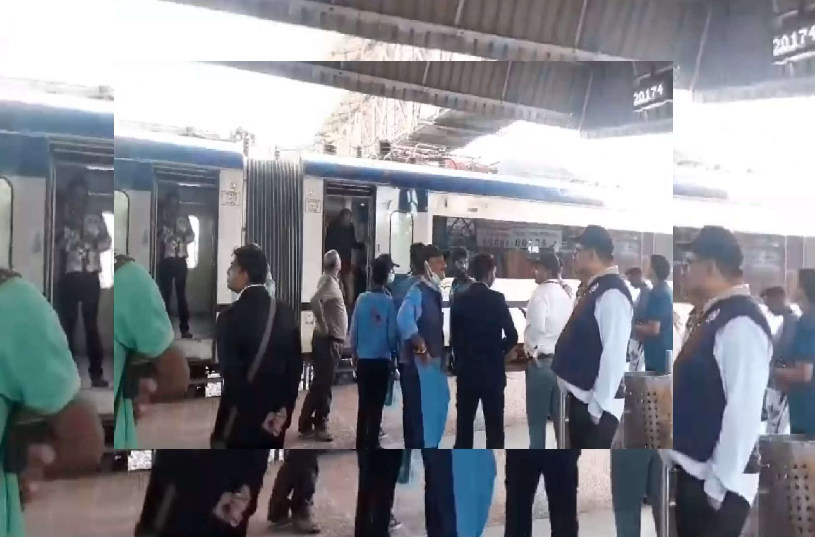  मप्र में वंदे भारत एक्सप्रेस में लगी आग, ट्रेन से नीचे उतरे यात्री