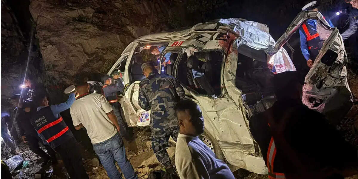 नेपाल के गोरखा जिले में बस हादसा, सात भारतीय तीर्थयात्रियों की मौत 