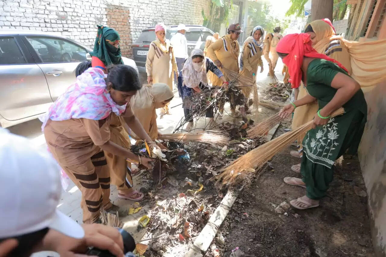 &nbsp;गुरुग्राम में मुख्यमंत्री के आह्वान पर अन्य संस्थाओं के साथ मिलकर डेरा सच्चा सौदा ने किया मेगा स्वच्छता अभियान में सहयोग&nbsp;