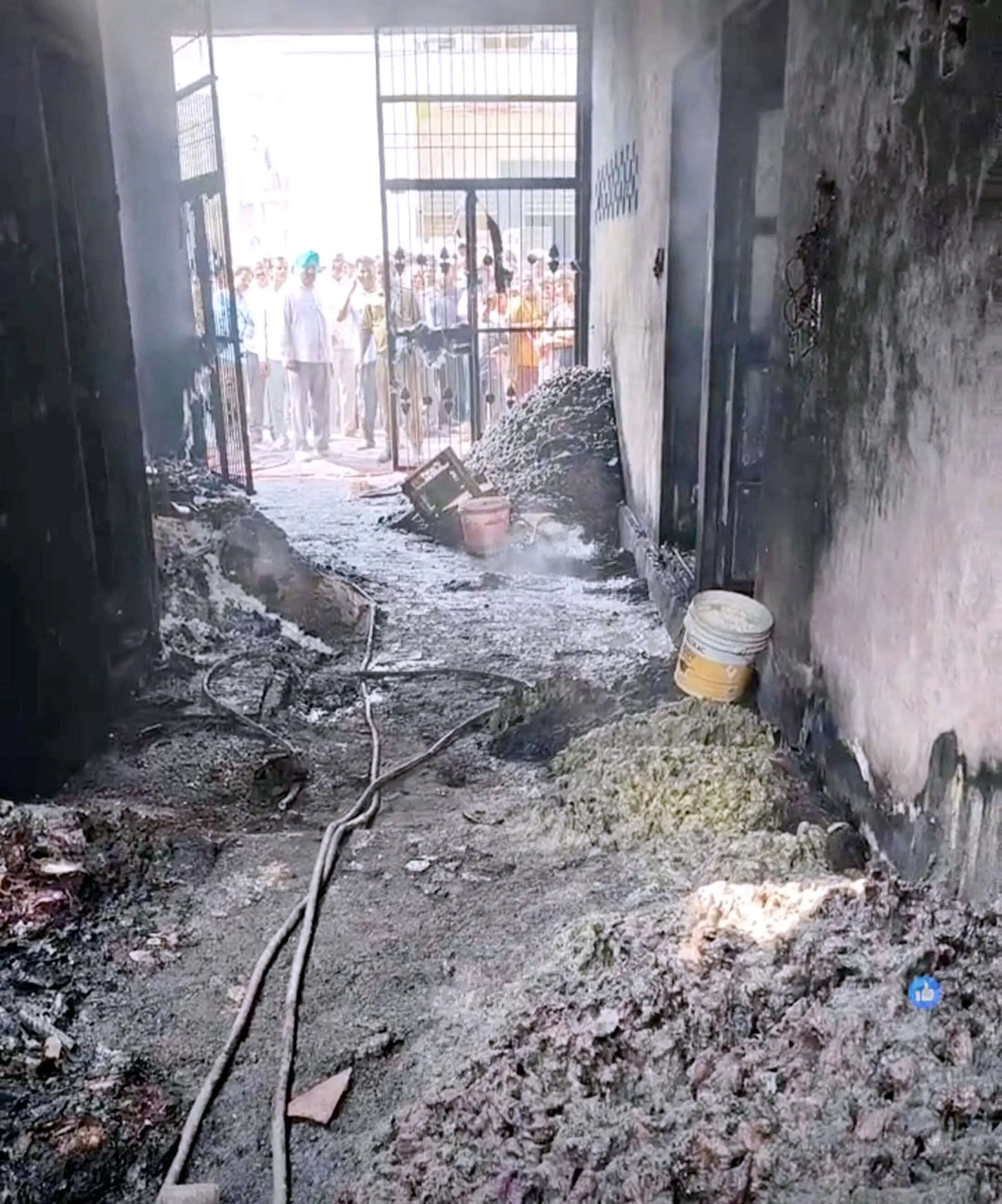 &nbsp;&nbsp;हरियाणा&nbsp;के&nbsp;सफीदों की रंग फैक्टरी में भीषण आग, चार महिलाओं की मौत, 13 मजदूर झुलसे​​​​​​​